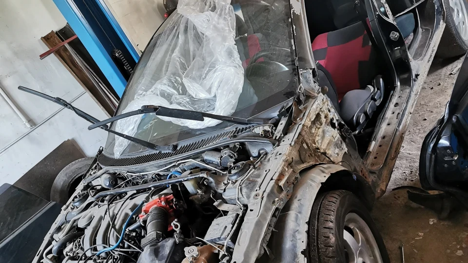 Mazda 323 ГарматаKL-ZE 2.5v6наянварі 2