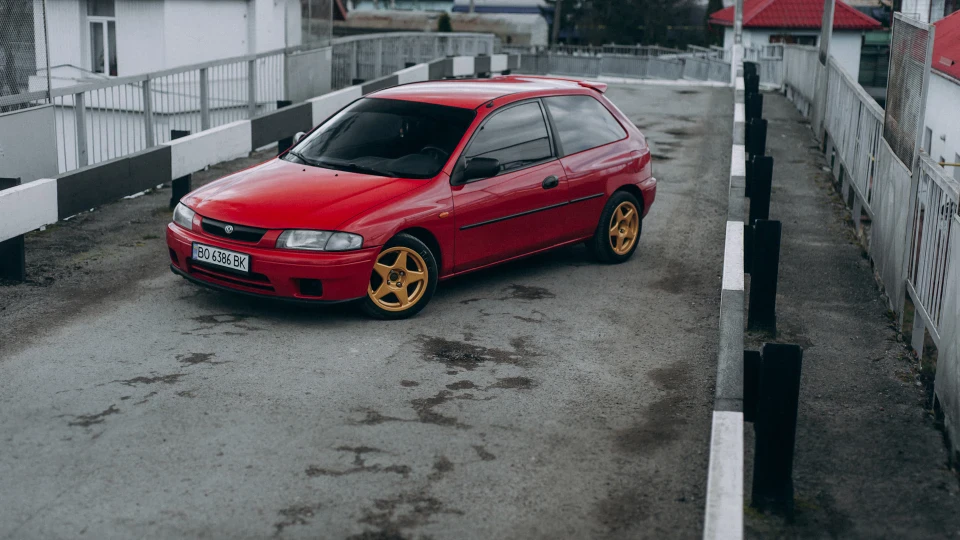 Mazda 323 Р 2