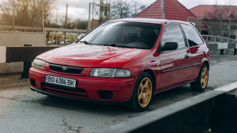 Mazda 323 Р 3