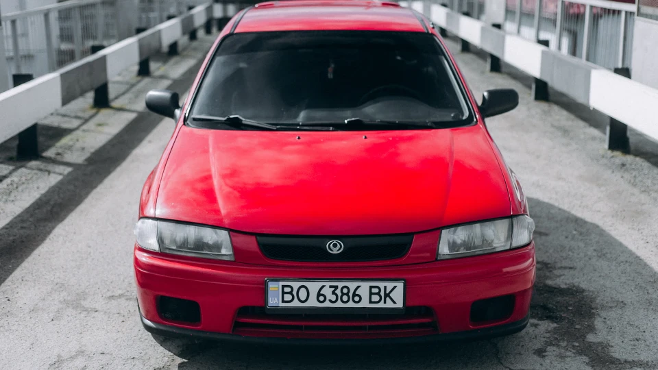 Mazda 323 Р 4
