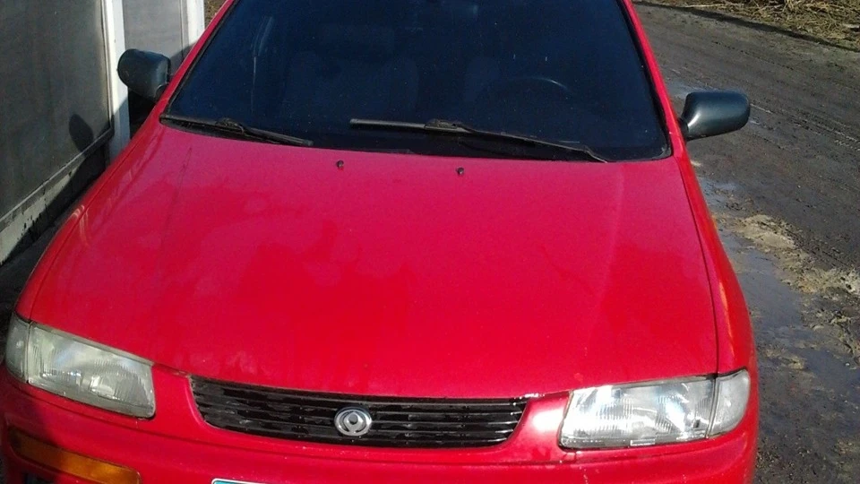 Mazda 323 RED 1.5 V 16 2