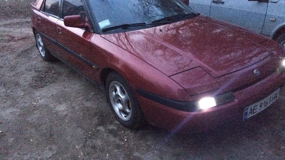 Mazda 323 Red Bee 2
