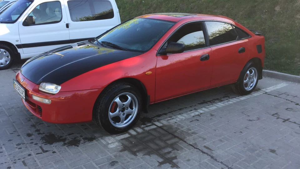 Mazda 323 Red&Black 3