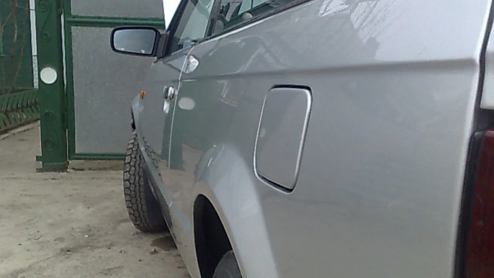 Mazda 323 Срібляста-бестія)))) 2