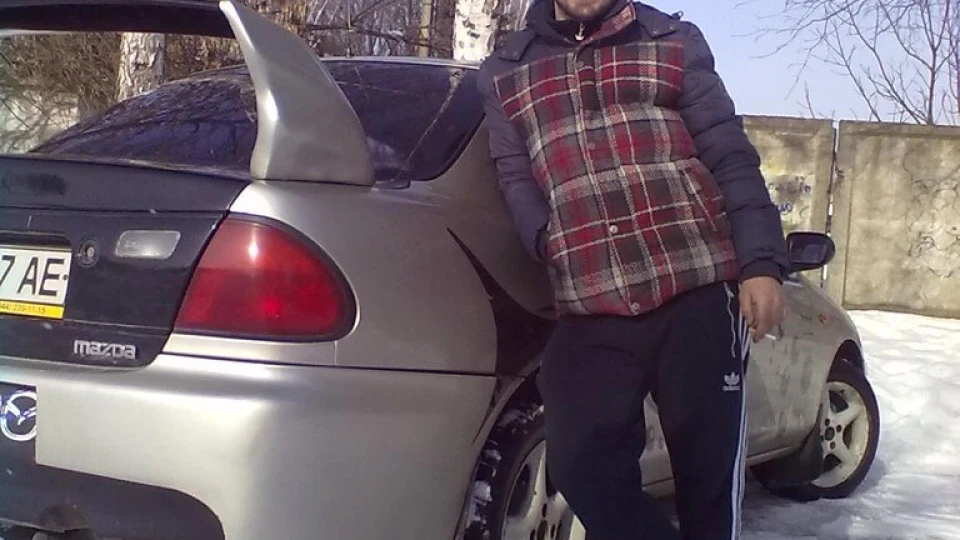 Mazda 323 сірий металік 1,5i 3