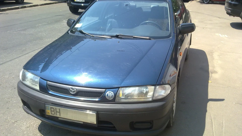 Mazda 323 Синій Sеданчег ツ 4