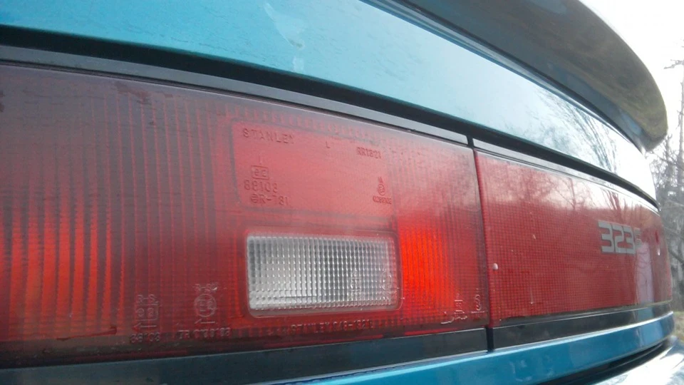Mazda 323 зелений шершень 2