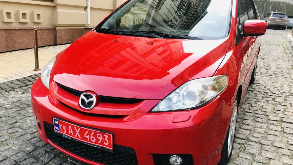 Mazda 5 Семимісцева краса.