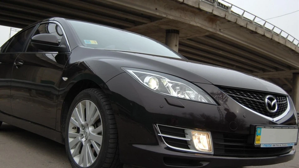 Mazda 6 2.0 AT (рубіновий чорний) 3