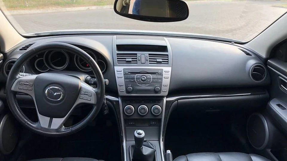 Mazda 6 2.5 Luxury 2