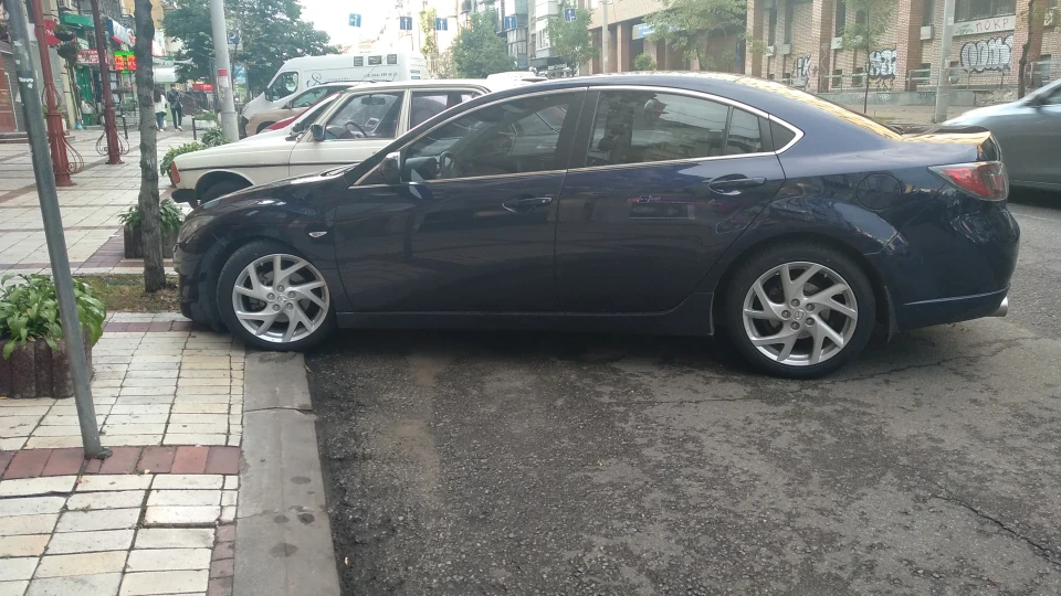 Mazda 6 2.5 MT Luxury 4