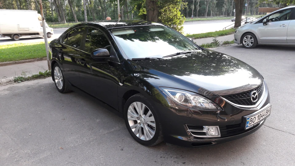 Mazda 6 Брюнетка