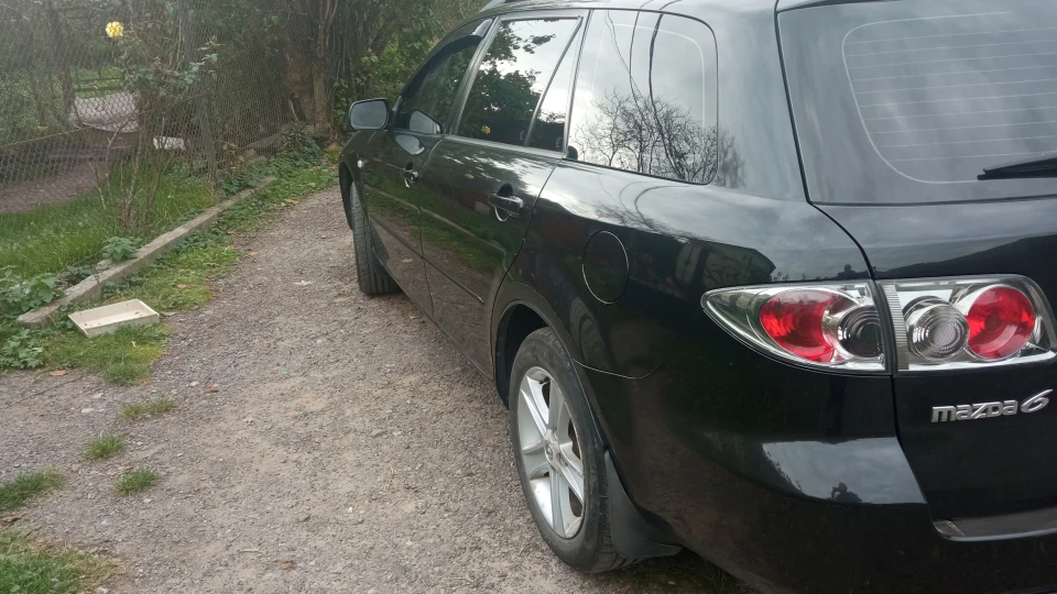 Mazda 6 Чорний,2.0 бензин 2