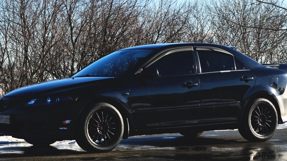 Mazda 6 It strives to be black 4
