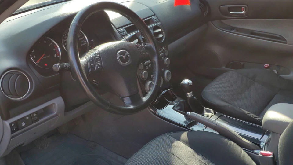 Mazda 6 Mazda беж 2.0 механіка 4