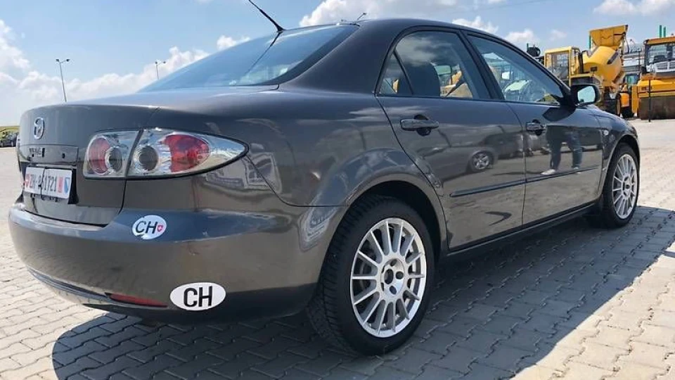 Mazda 6 Сірий металік 2.0 бензі 2