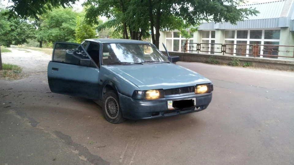 Mazda 626 Coupe 3