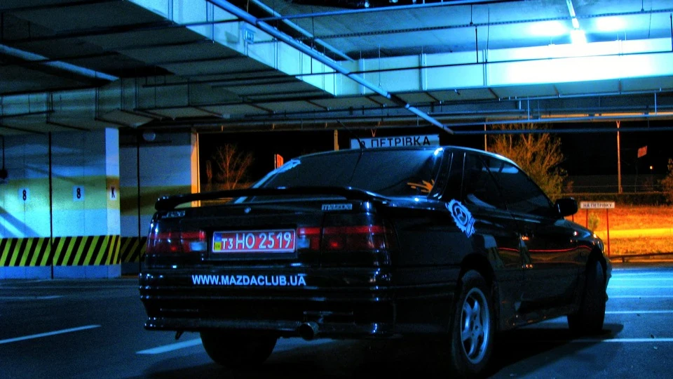 Mazda 626 Coupe черненький 2,2 2