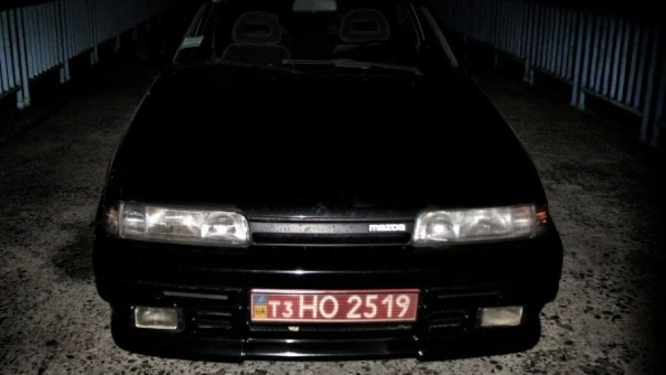 Mazda 626 Coupe черненький 2,2 3