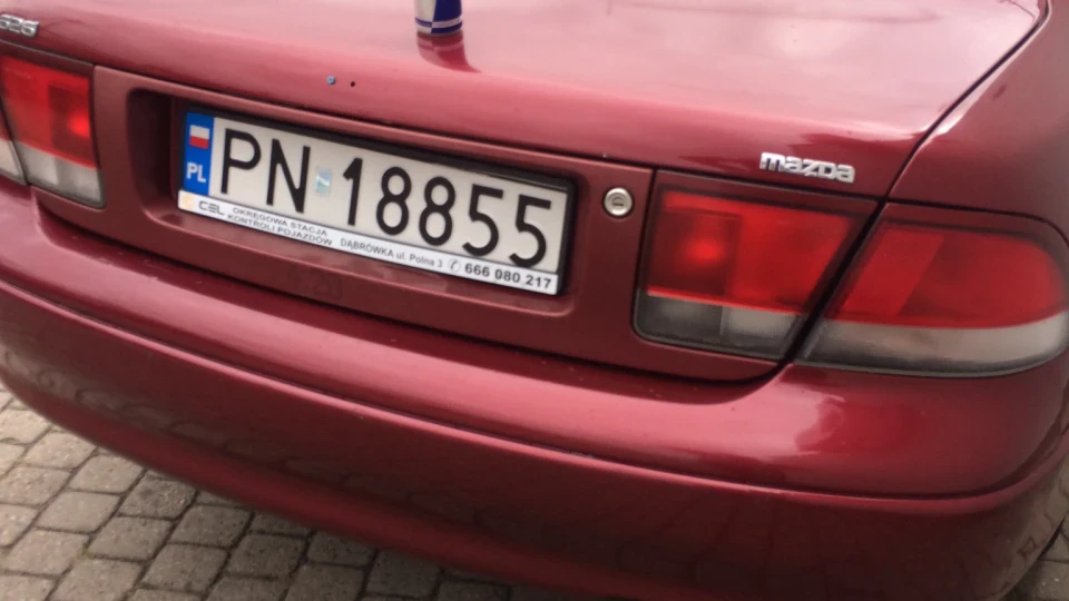 Mazda 626 1.8 бензин 3