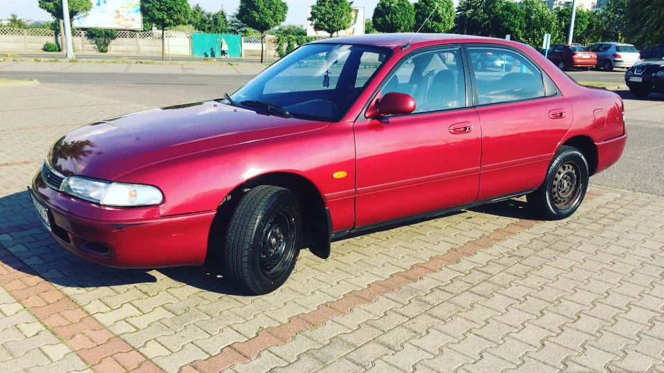 Mazda 626 1.8 бензин 4