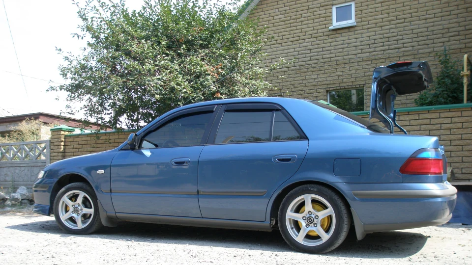 Mazda 626 1.8 GF 3