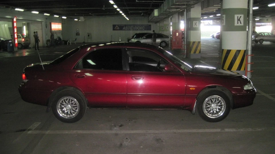 Mazda 626 1.8 sedan 5