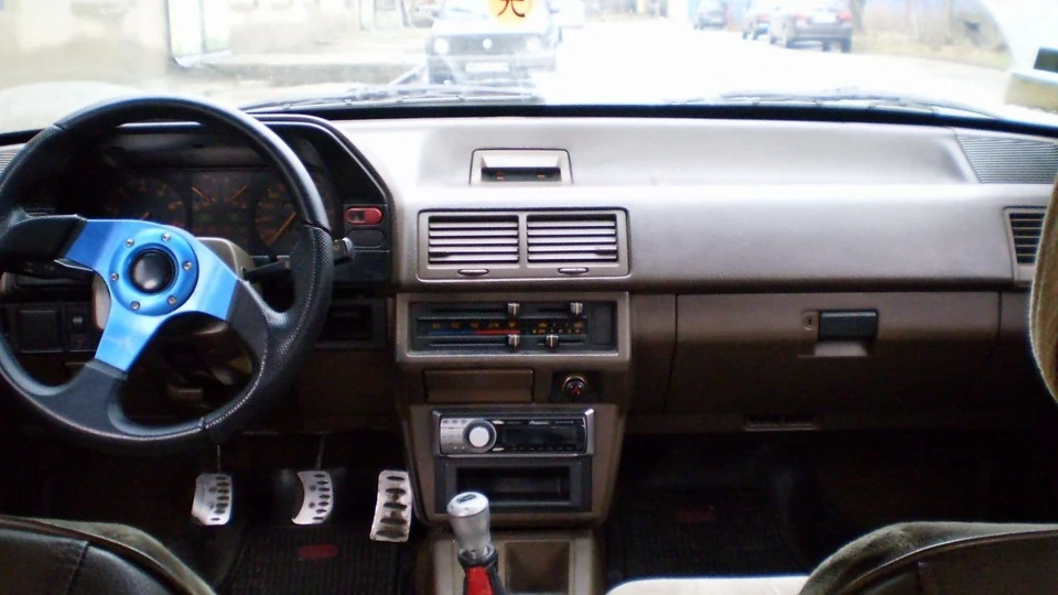 Mazda 626 2.0 майже турбо) 2