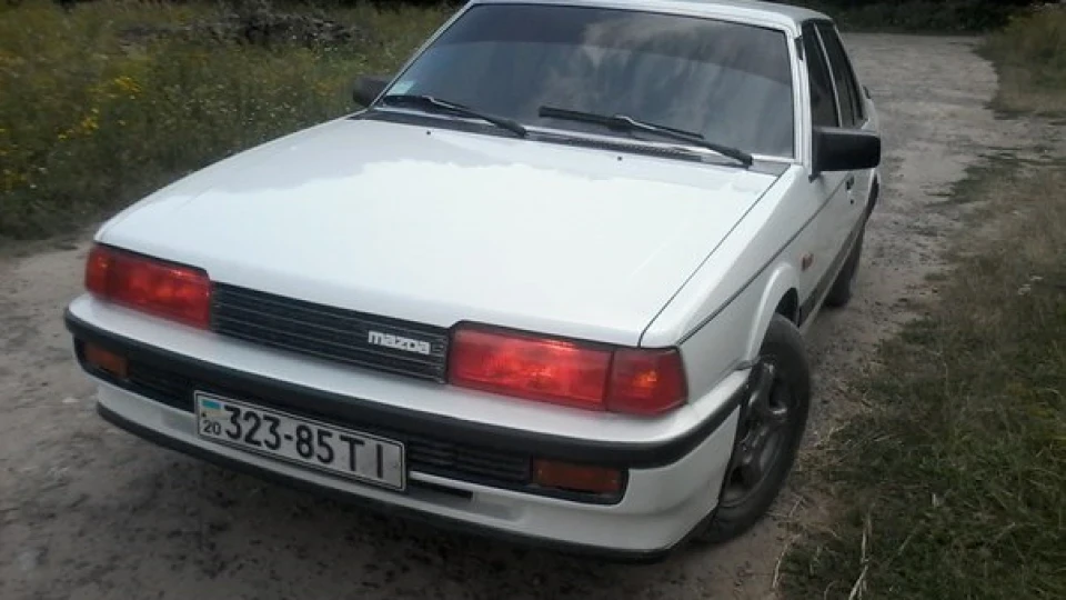 Mazda 626 2.0White&black
