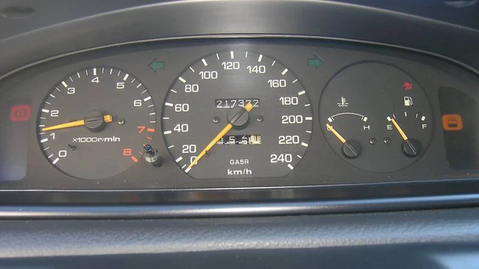 Mazda 626 2.5) 3