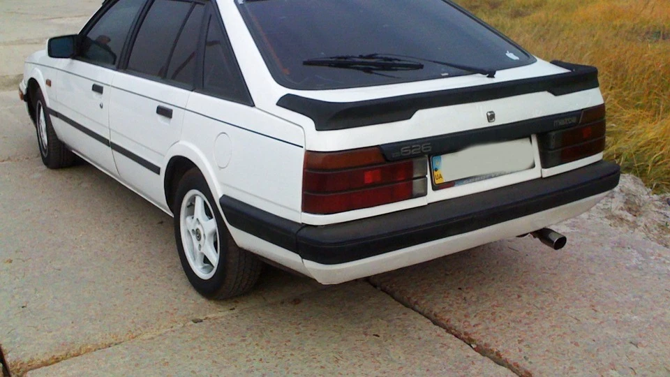 Mazda 626 Білий дим 3