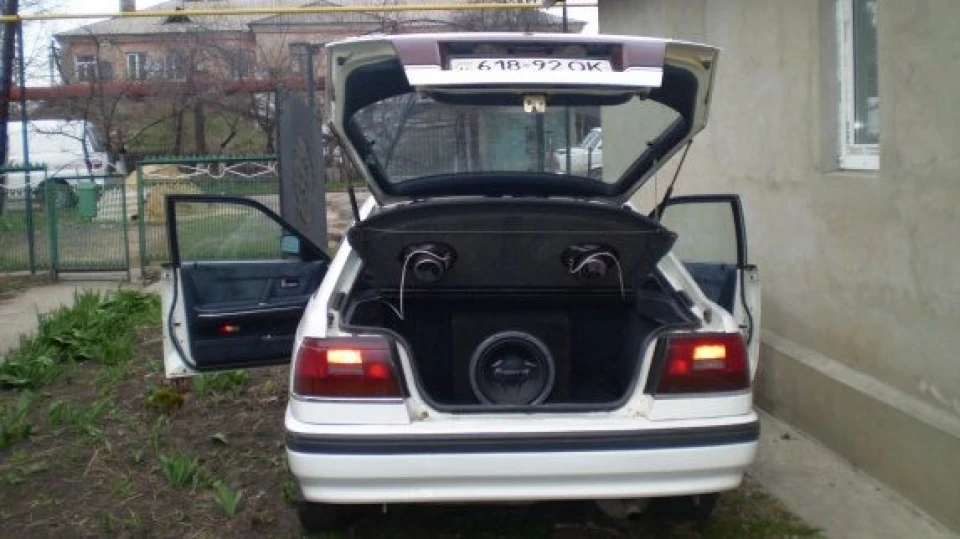 Mazda 626 білий літак!)))