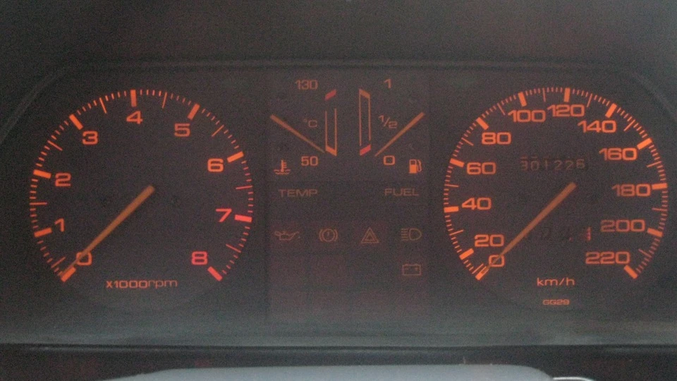 Mazda 626 "DeLorean" 4