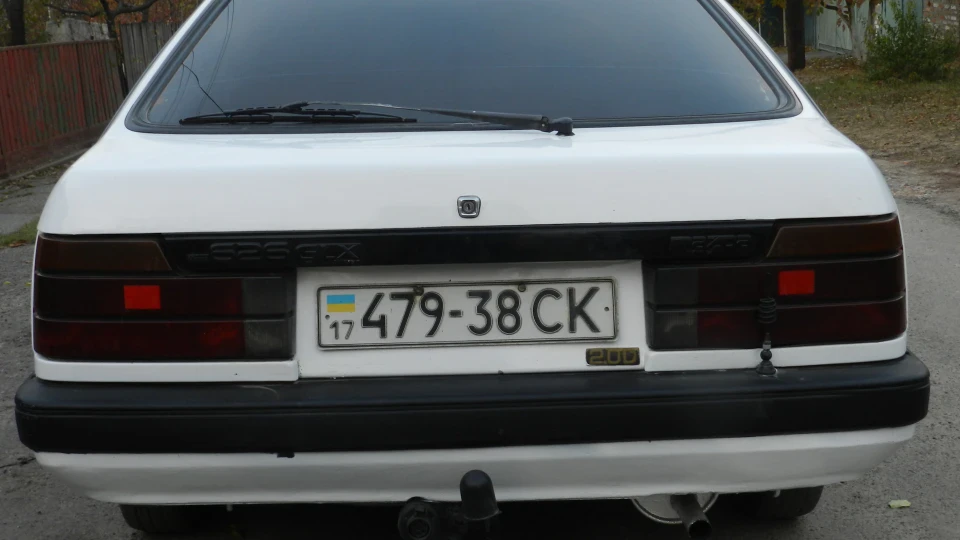 Mazda 626 Hatchback (GC) 3