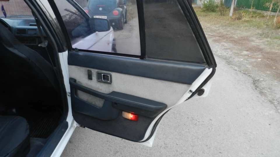 Mazda 626 Hatchback (GC) 4
