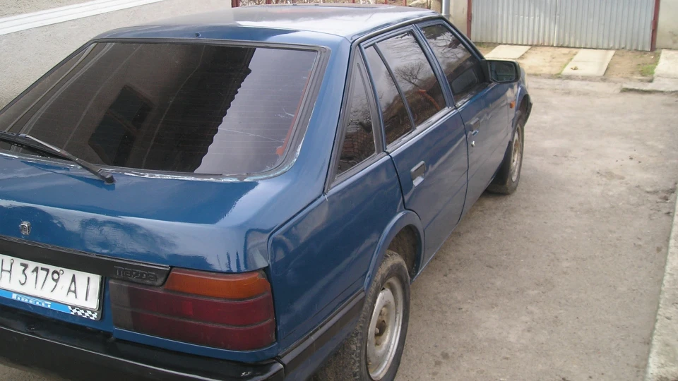 Mazda 626 hatchback 3