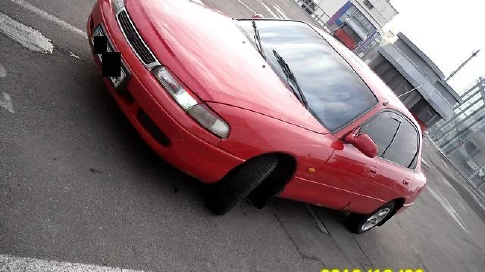 Mazda 626 Червона 2.0 3