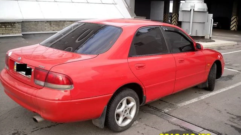 Mazda 626 Червона 2.0 4