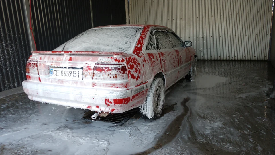Mazda 626 Червона комета