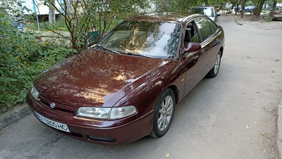 Mazda 626 Пошарпана