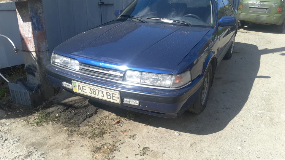 Mazda 626 Синя
