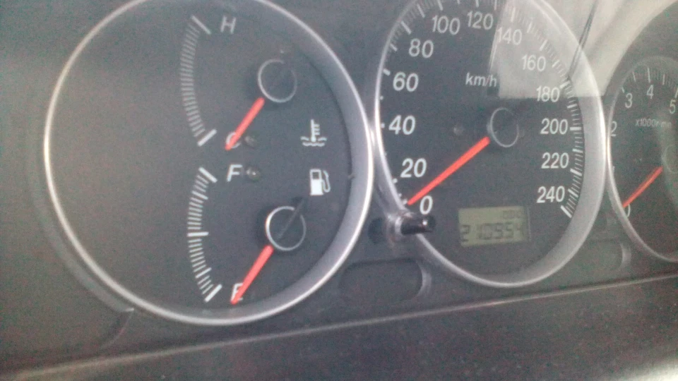 Mazda 626 синій 1.9 бензин 2