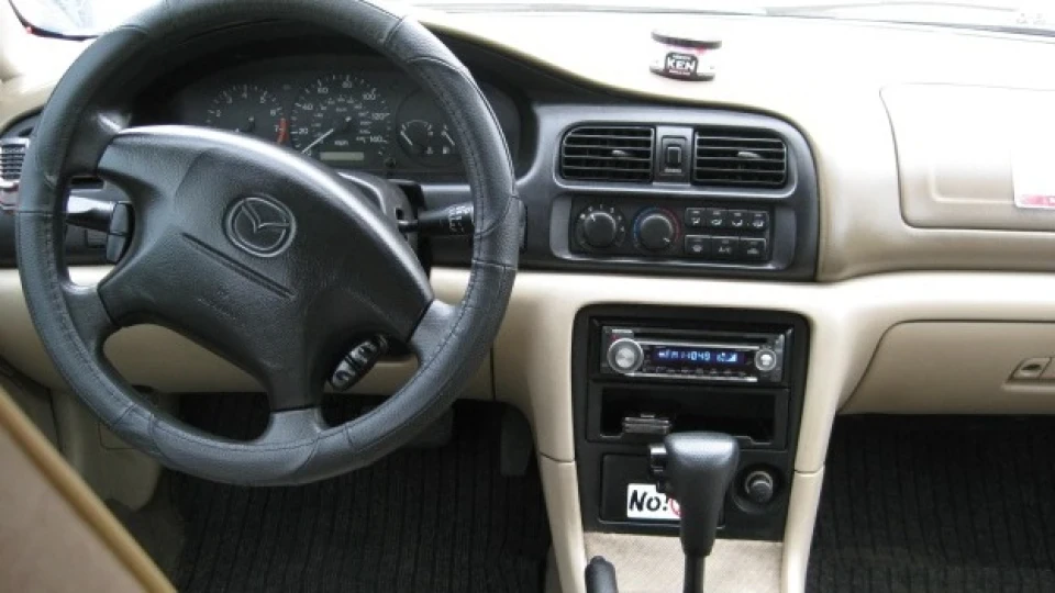 Mazda 626 слонова кістка 2,00 3
