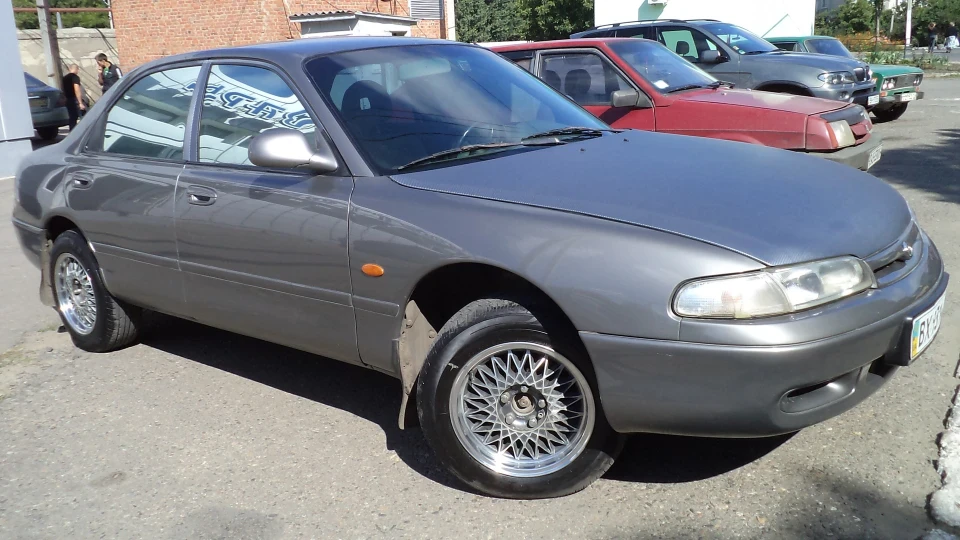 Mazda 626 суворо та зі смаком.