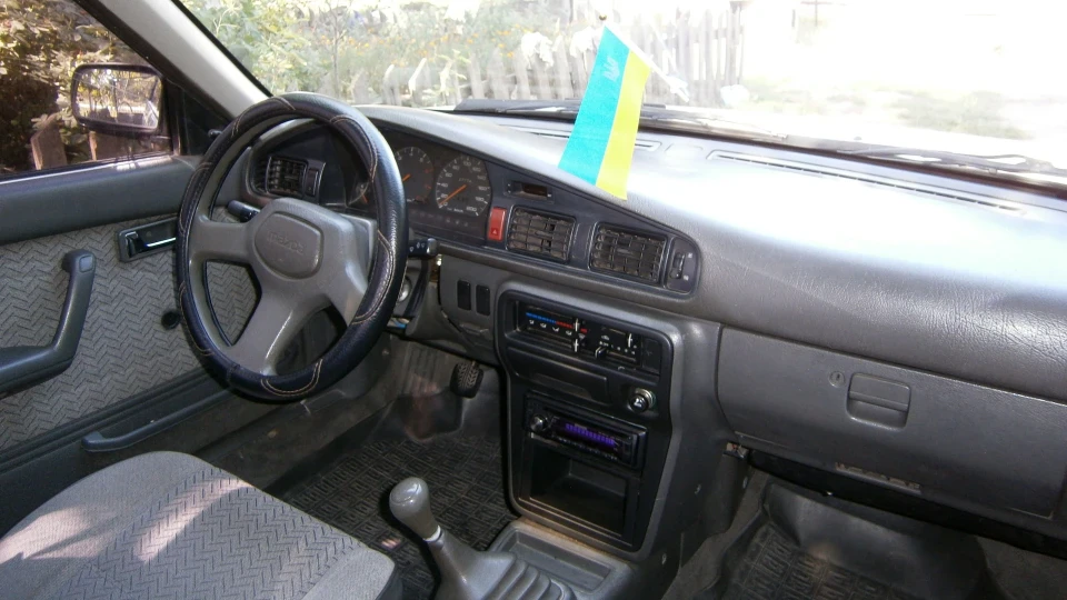 Мазда 626 біла стріла 5