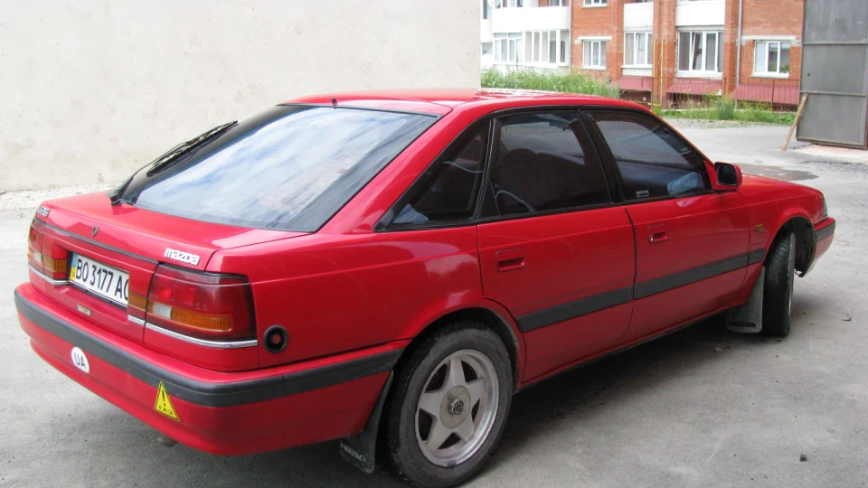 Mazda 626 хетчбек 2