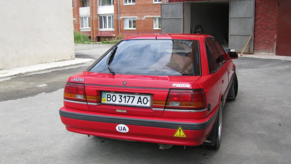 Mazda 626 хетчбек 3