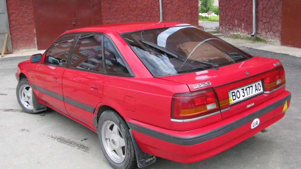 Mazda 626 хетчбек 4