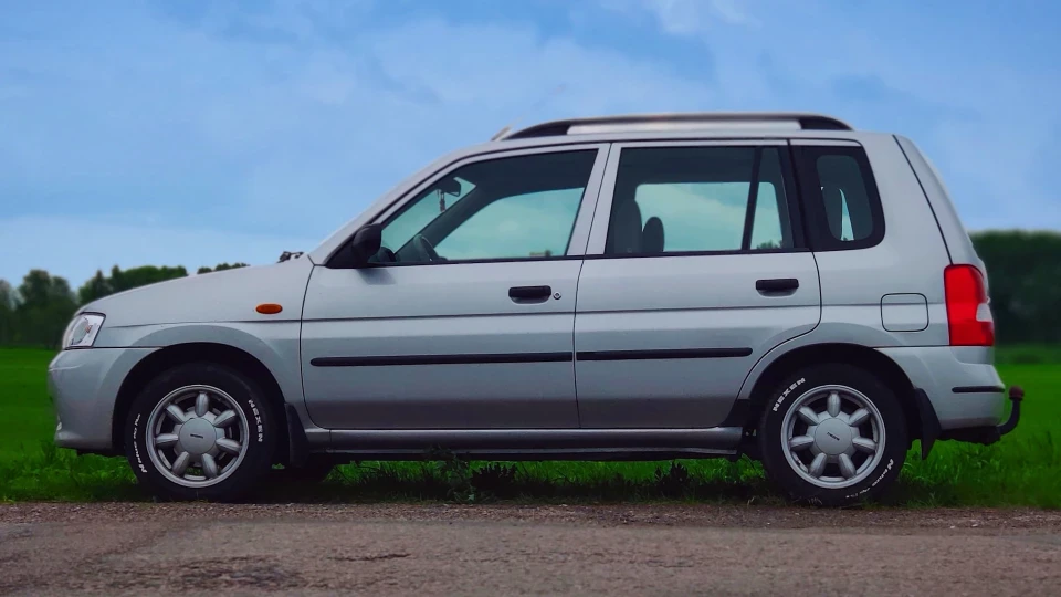 Mazda Demio Маленький Forester