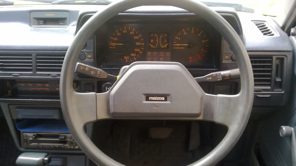 Mazda Familia JDM 1.5 AT 5